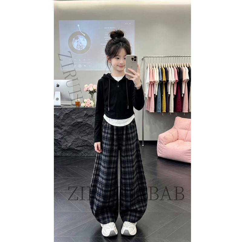 Girls' Korean Style Outfit Set, Autumn 2026 New Trendy Children's Fashionable Sweatshirt, Big Girl Plaid Scimitar Pants Girls' Korean Style Outfit Set, Autumn 2026 New Trendy Children's Fashionable Sweatshirt, Big Girl Plaid Scimitar Pants