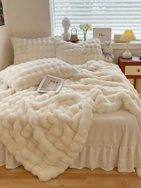 ຜ້າກັນໜາວກະຕ່າຍແບບປັບແຕ່ງເອງບວກກັບ velvet thickened bed four-piece set princess style double-sided plush milk coral velvet sheets