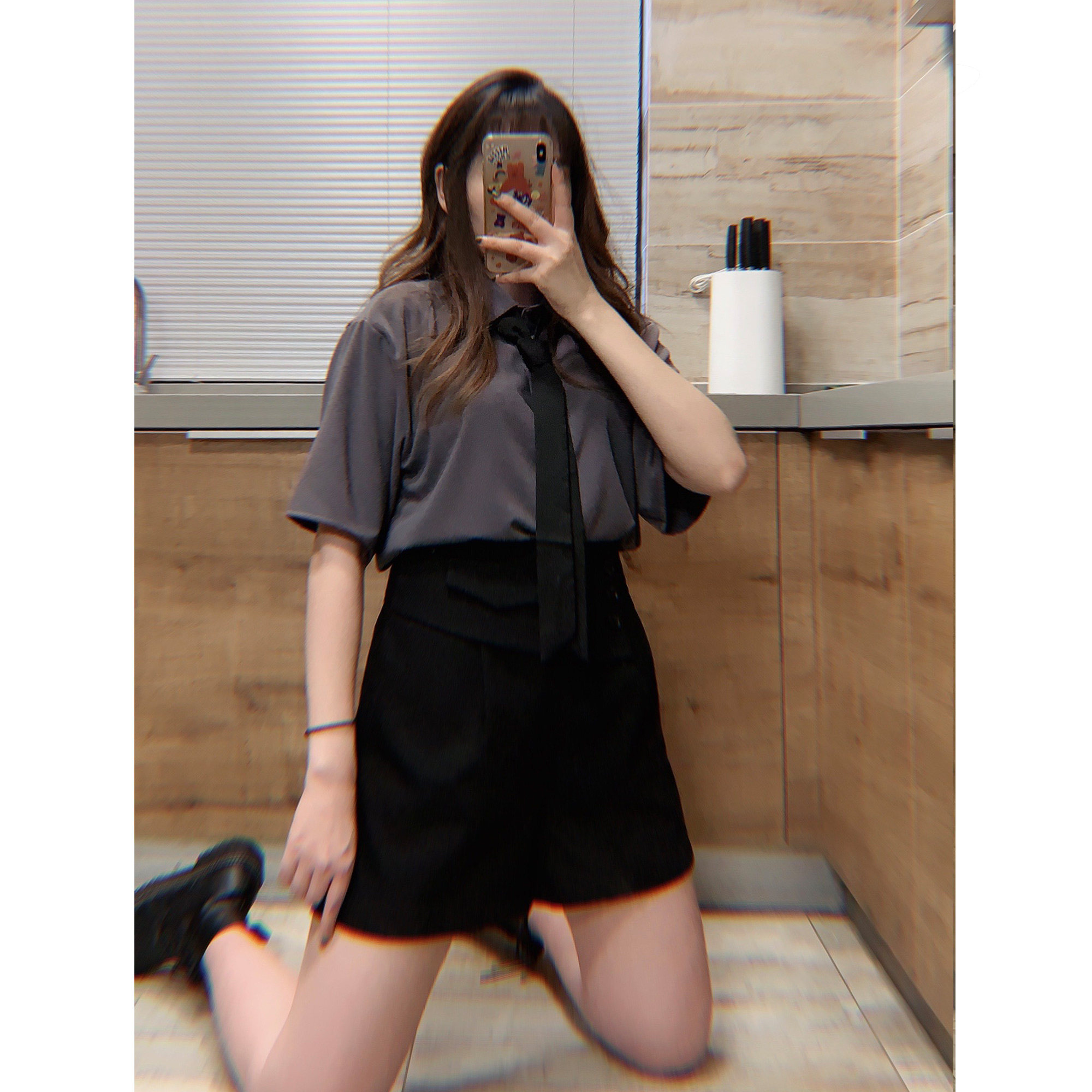 Julu is thin Hepburn style light mature style female short skirt pants cool tie shirt French niche suit summer