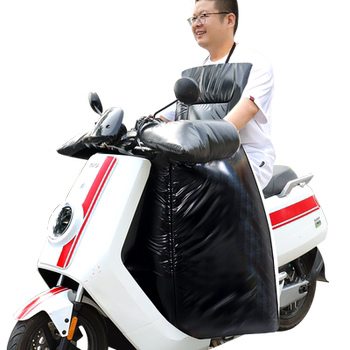 Motorcycle thickened and enlarged split windshield is pu waterproof