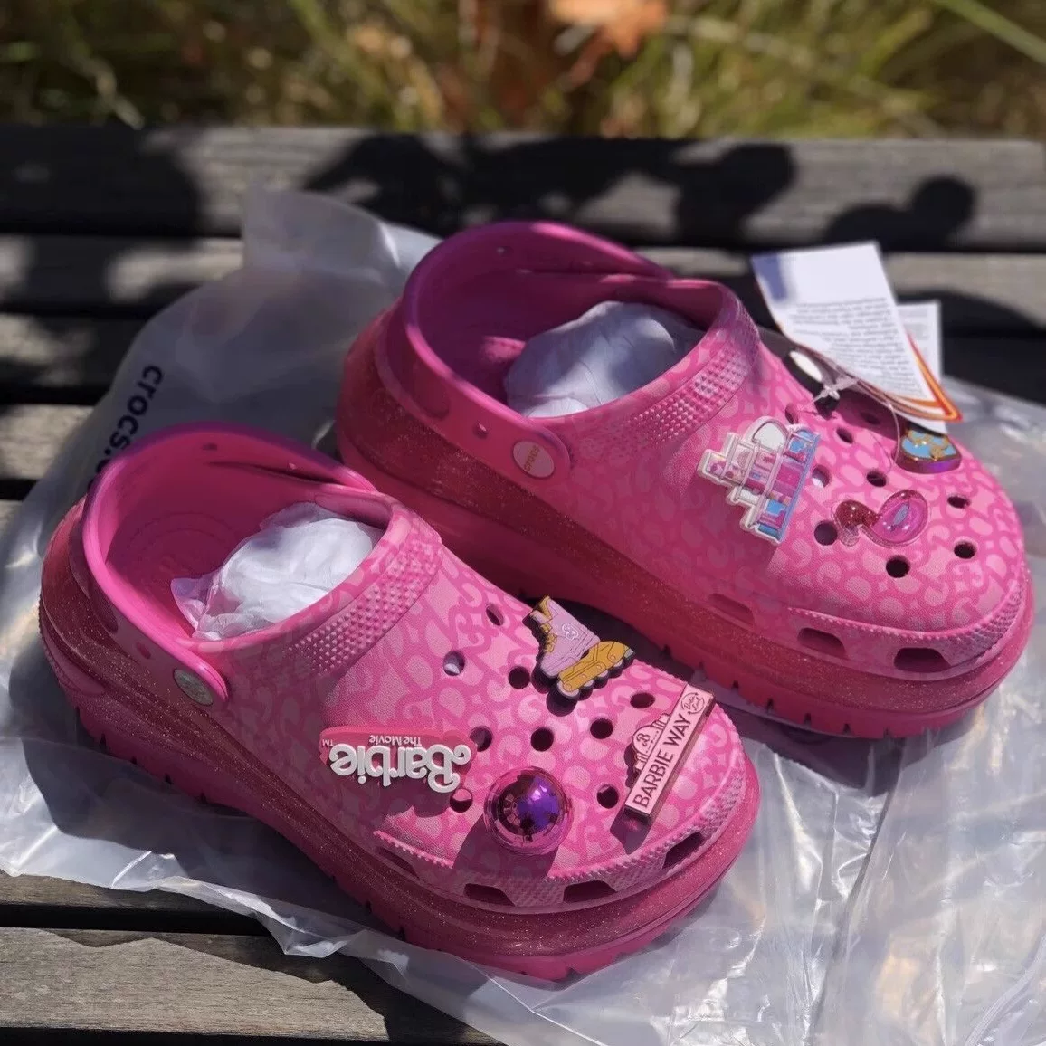Подлинные Crocs X Barbie, лимитированная совместная коллекция с толстой подошвой, увеличенная характеристика, розовые Cave обувь