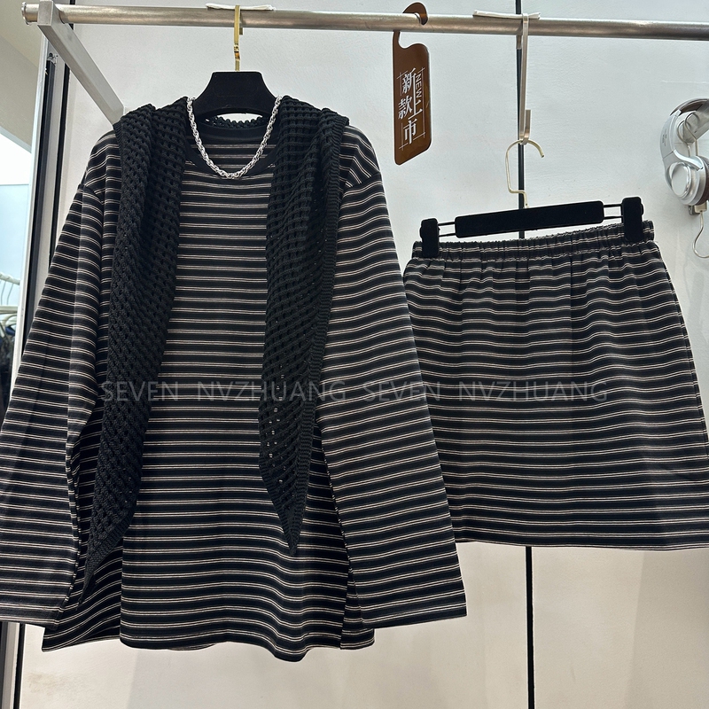 High-End European Goods 2026 Autumn New Knitted Shawl Striped Long-Sleeved Casual Top Elastic Waist Shorts Set for Women High-End European Goods 2026 Autumn New Knitted Shawl Striped Long-Sleeved Casual Top Elastic Waist Shorts Set for Women
