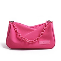 Роза красная