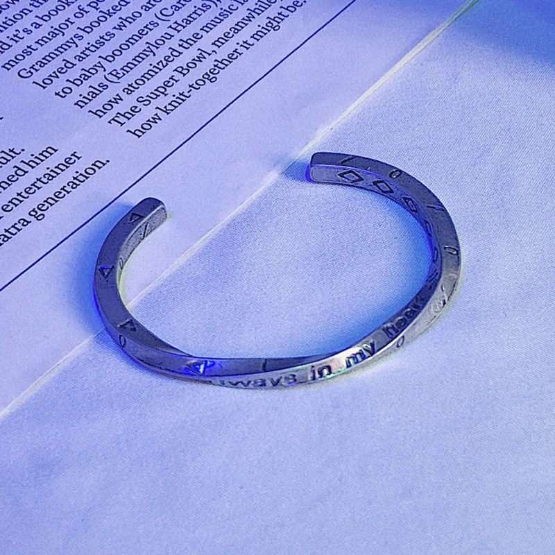 Mobius ring bracelet tide male titanium steel couple punk bracelet female European and American retro Hong Kong style personality street hip hop