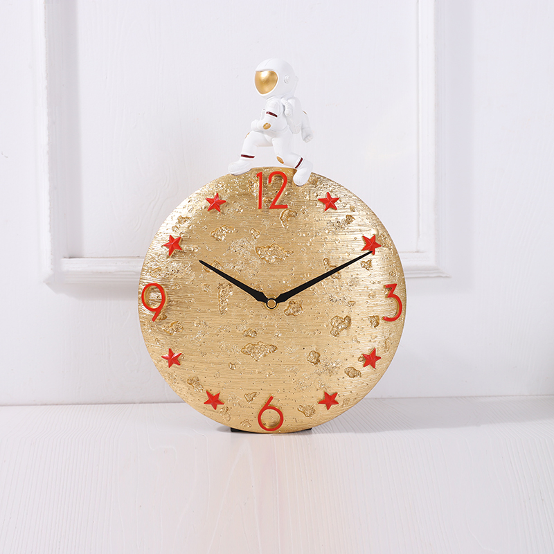 Creative fashion spaceman wall clock modern minimalist European living room home mute wall wall clock children's room decoration