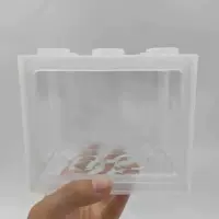 Небольшая баночка из строительных блоков полупрозрачного цвета