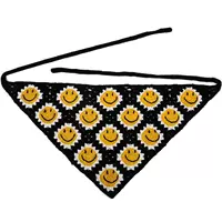 Черный [Smile Face Triangle Scarf]