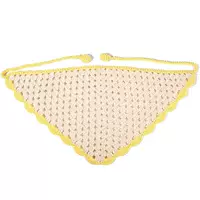 Желтая подвеска, шарф