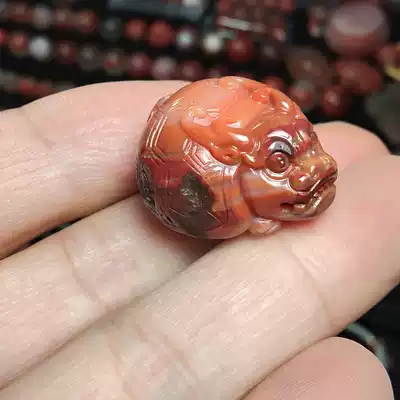 Xiaosu Suchuan material South red agate persimmon red ice floating old blockbuster collarbone beads golden dragon fish Dragon tortoise
