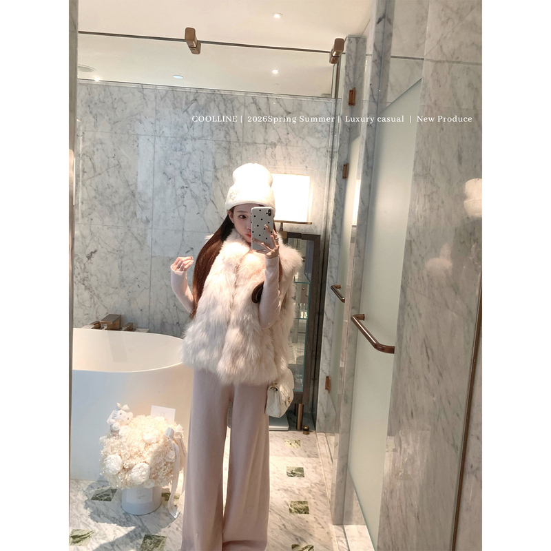Coolline Lin Zixi Candied Cherry Blossom Custom-Dyed Pink Fox Fur Vest/Matching Custom-Dyed Pink Knitted Pants