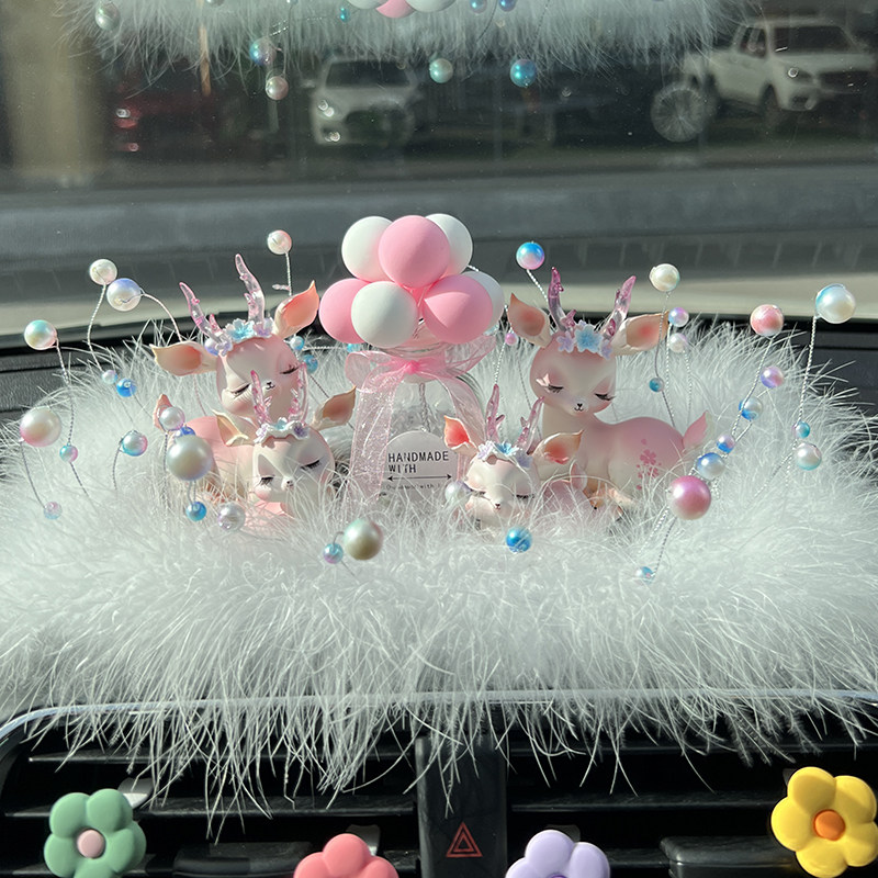 Car ornaments all the way Ping An Lu net red car perfume center console high-end aromatherapy car good things car interior decoration