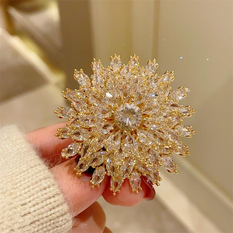 Real Gold Electroplating, Heavy-Duty Multi-Layer Full Diamond Snowflake Brooch, High-End Suit Jacket Coat Brooch, Cheongsam Pin Gift Real Gold Electroplating, Heavy-Duty Multi-Layer Full Diamond Snowflake Brooch, High-End Suit Jacket Coat Brooch, Cheongsam Pin Gift