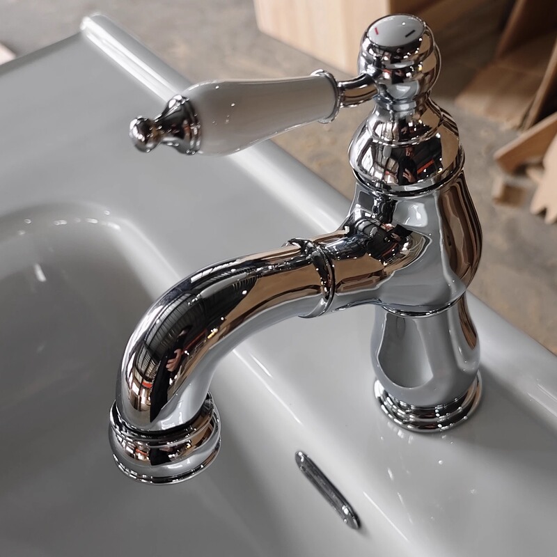 French-Style Vintage All-Copper Pull-Out Faucet, Brass Chrome-Plated Basin Bathroom Cabinet Faucet, Gold and Silver Ceramic Handle French-Style Vintage All-Copper Pull-Out Faucet, Brass Chrome-Plated Basin Bathroom Cabinet Faucet, Gold and Silver Ceramic Handle