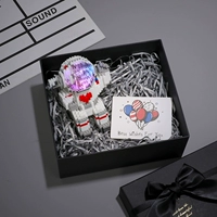 Космонавт, конструктор, открытка, подарочная коробка