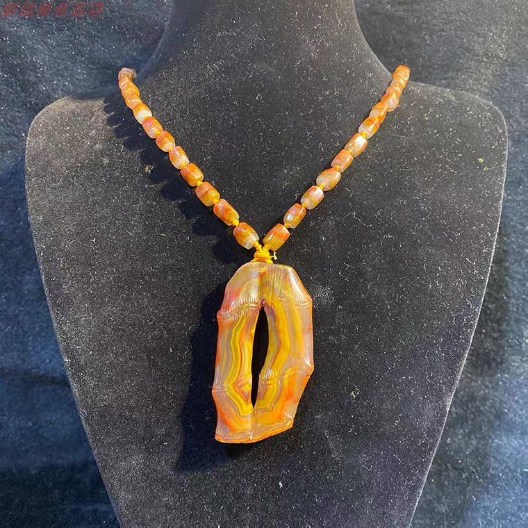 Liao Xi Chaoyang North Ticket Warfare Country Red Boutique Necklace Yellow Red Stock Finely Carved Item Pendant Long Version 100 Matching Accessories