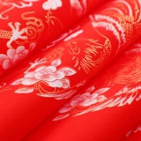 Королевский учебный дом с высоким уровнем окрашивания в борьбе с красно -весенним куплетом.