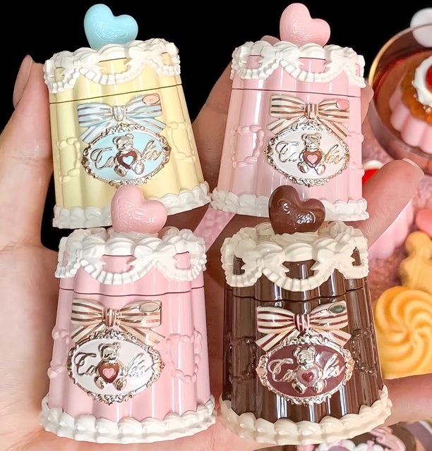 Flower Knows Sweetheart Bear Film-Forming Lip Jelly Mirror Moisturizing Lip Glaze Naturally Brightens, Forms a Film Quickly, and Doesn'T Stick to the Cup