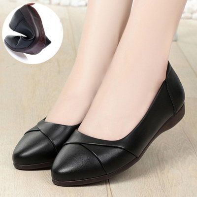 妈妈鞋子单鞋2021新款春秋款平跟真皮软底舒适女鞋中年女士软皮鞋