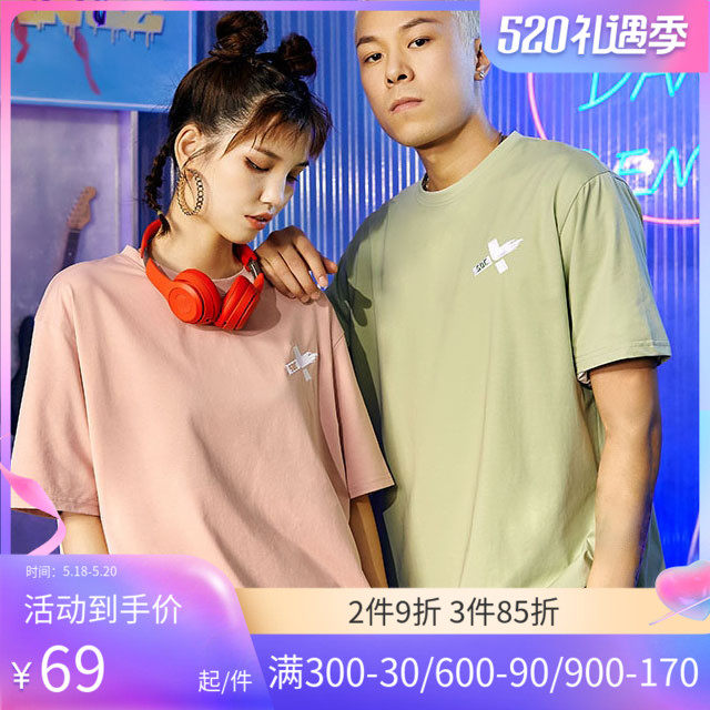 This is the street dance contestant with the same summer short sleeve women's loose T-shirt male fashion trendy minimalist wind T-shirt woman