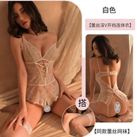 Белый кружевной комбинезон с глубоким V-образным шаговым швом + носки в тон