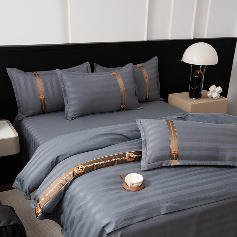 Gray Hotel-Style Bedding Four-Piece Set, Linen Bedding Three-Piece Set, Hotel and Guesthouse Bed Sheet and Quilt Complete Set