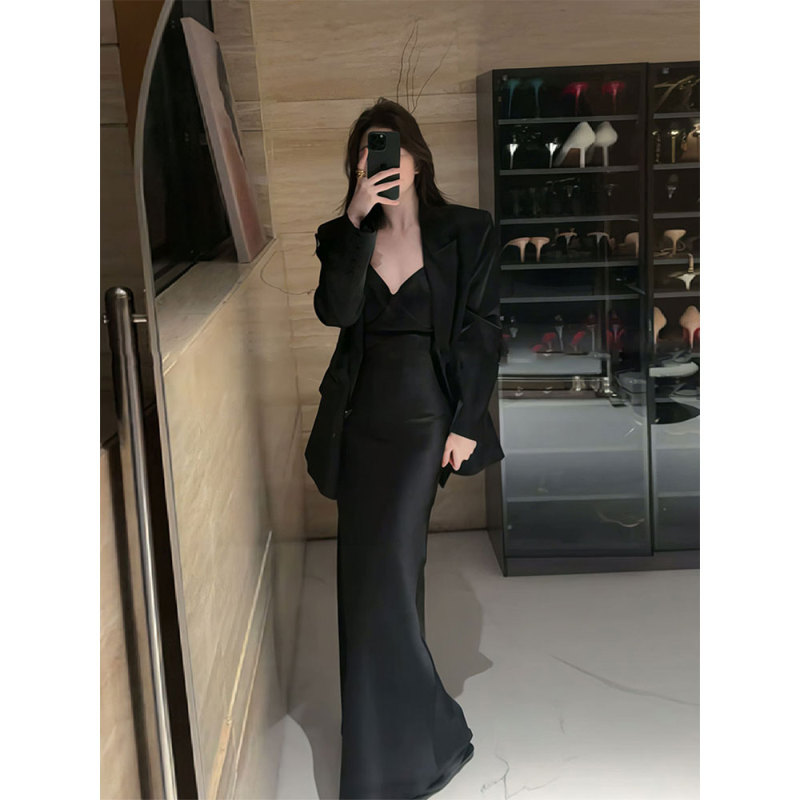 New Black Suit Fashionable Loose Jacket + High-End Slim Elegant Design Backless Dress Suit for Women New Black Suit Fashionable Loose Jacket + High-End Slim Elegant Design Backless Dress Suit for Women