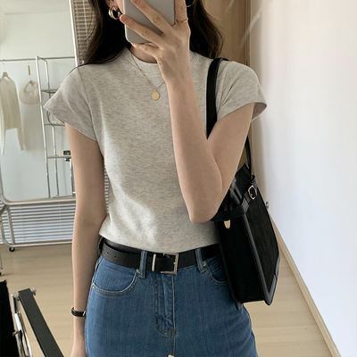 The hot girl's super good-looking black short-sleeved T-shirt for women in summer is slimming and form-fitting, exuding a high-end and elegant charm. It's a versatile top that's trendy