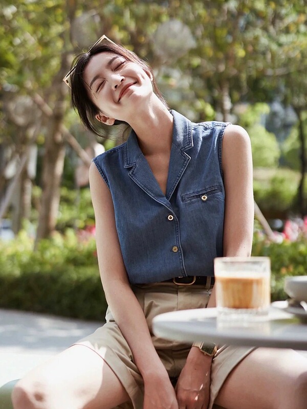 French Retro Fashionable Versatile Sleeveless Denim Shirt for Women, Summer Elegant and Mature Loose Polo Collar Vest
