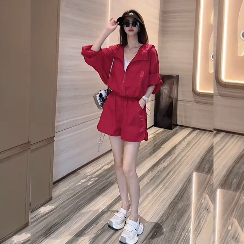 2026 Super Popular Summer Outfit, a Complete Set of Age-Reducing Red Jacket and Shorts, Women's Sports Sun Protection Suit, Casual and Lazy Style 2026 Super Popular Summer Outfit, a Complete Set of Age-Reducing Red Jacket and Shorts, Women's Sports Sun Protection Suit, Casual and Lazy Style