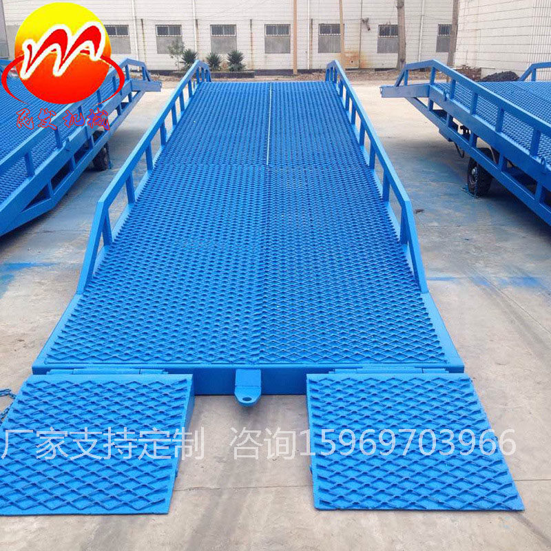 6-15 ton mobile boarding bridge container ramp loading and unloading platform simple manual hydraulic storage platform climbing car