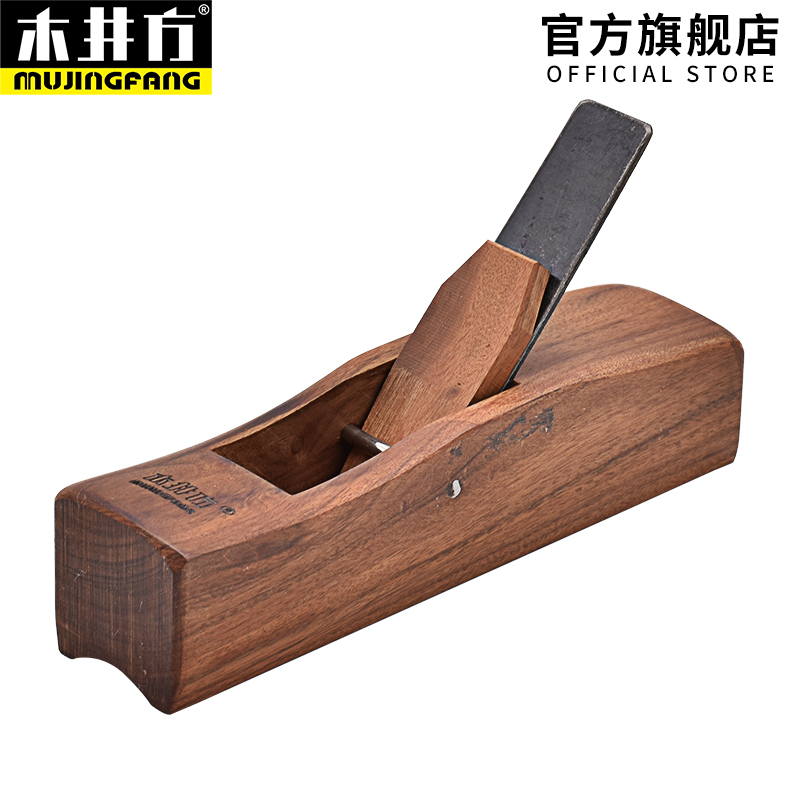 Wooden shaft wooden planer carpenter placing hand-pushed old carpenter hand-made DIY carpenter toolkit