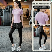 Сиреневые черные штаны, короткий рукав