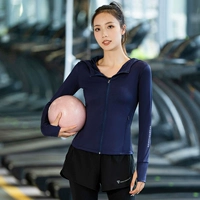 Темно -синяя куртка