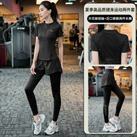 Черные штаны, короткий рукав