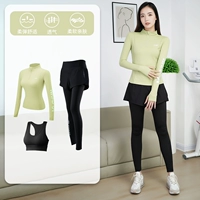 Лонгслив, черные штаны, черный корсет для спортзала