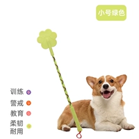 Дрессировка собак стреляет в зеленую трубу