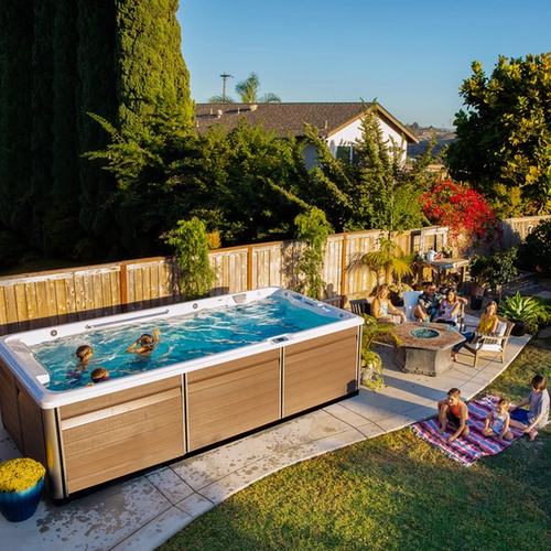 Бассейн для плавания, умная вилла