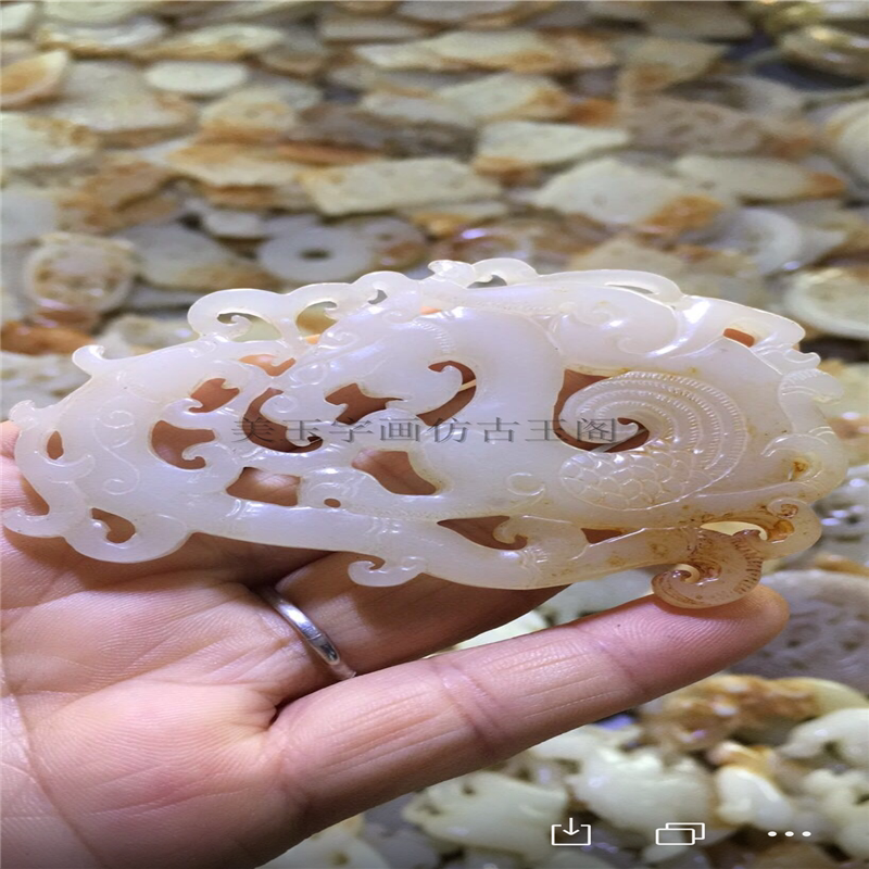 Water drop-shaped ancient jade hollowed out imitation Song dragon and phoenix Chengxiang Pei pendant