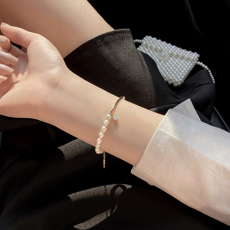 Pearl handmade natural women's ins small crowdsourced design light extravagant and delicate bestie Valentine's Day gift duo to send girlfriend