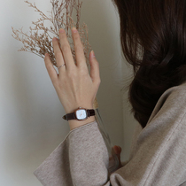 Korean watch womens niche ins design advanced sense retro table plate couples light luxury versatile temperament simple temperament