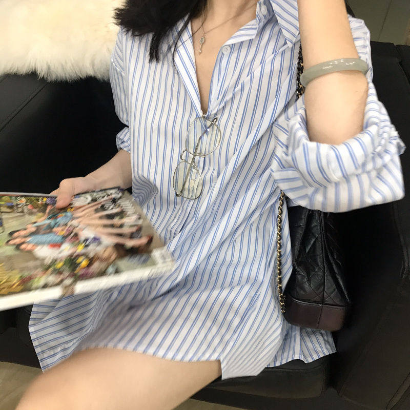2022 Fall New Design Sensation Back Open Fork Striped Shirt Woman Thin bf Wind Loose Long Sleeve Blouse