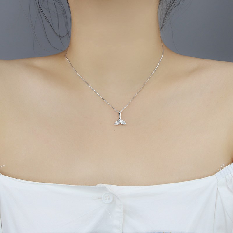 Fantasy fishtail necklace femininity ins niche design clavicle chain light luxury high-end 2020 new trend