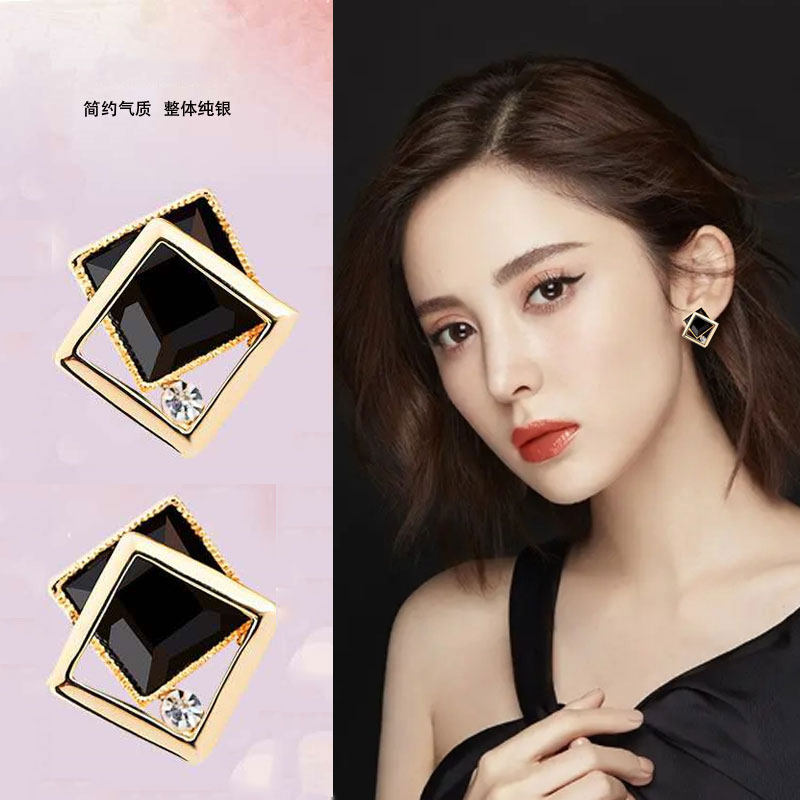 Black Square Earrings Woman Temperament Korea Senior Sensation 2022 New 925 Pure Silver Earshot Anti Allergy Light Extravaganza