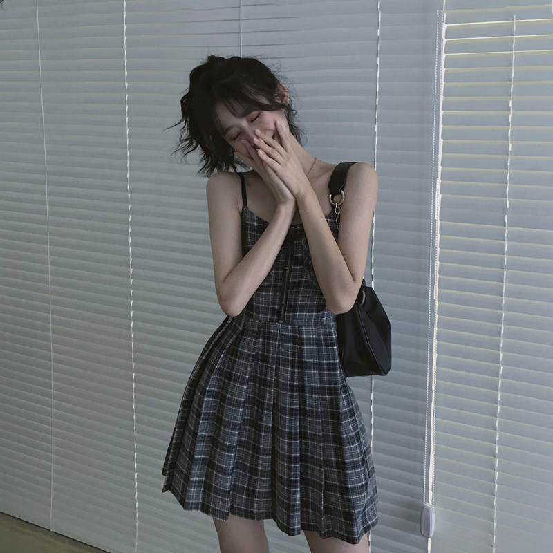 Small sub-retro port Taste Pendant with skirt Summer 2020 new Korean version Temperament Cashew slim Plaid Skirt Woman