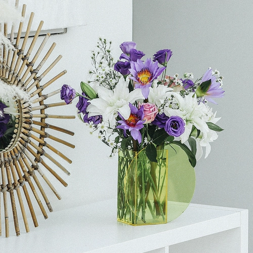 Huajia подбирает смешанные букеты из 12 и более цветов в одном заказе, включая смешанные листья и цветы для украшения домашних цветочных композиций.