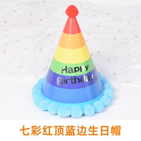 Красочная шляпа на день рождения с красным топом