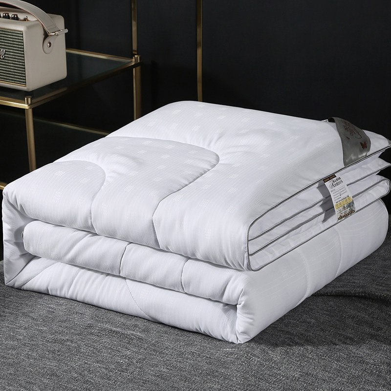 Silk is 100 % silk silk quilt is thickened in winter to keep warm cotton by air conditioning by the core