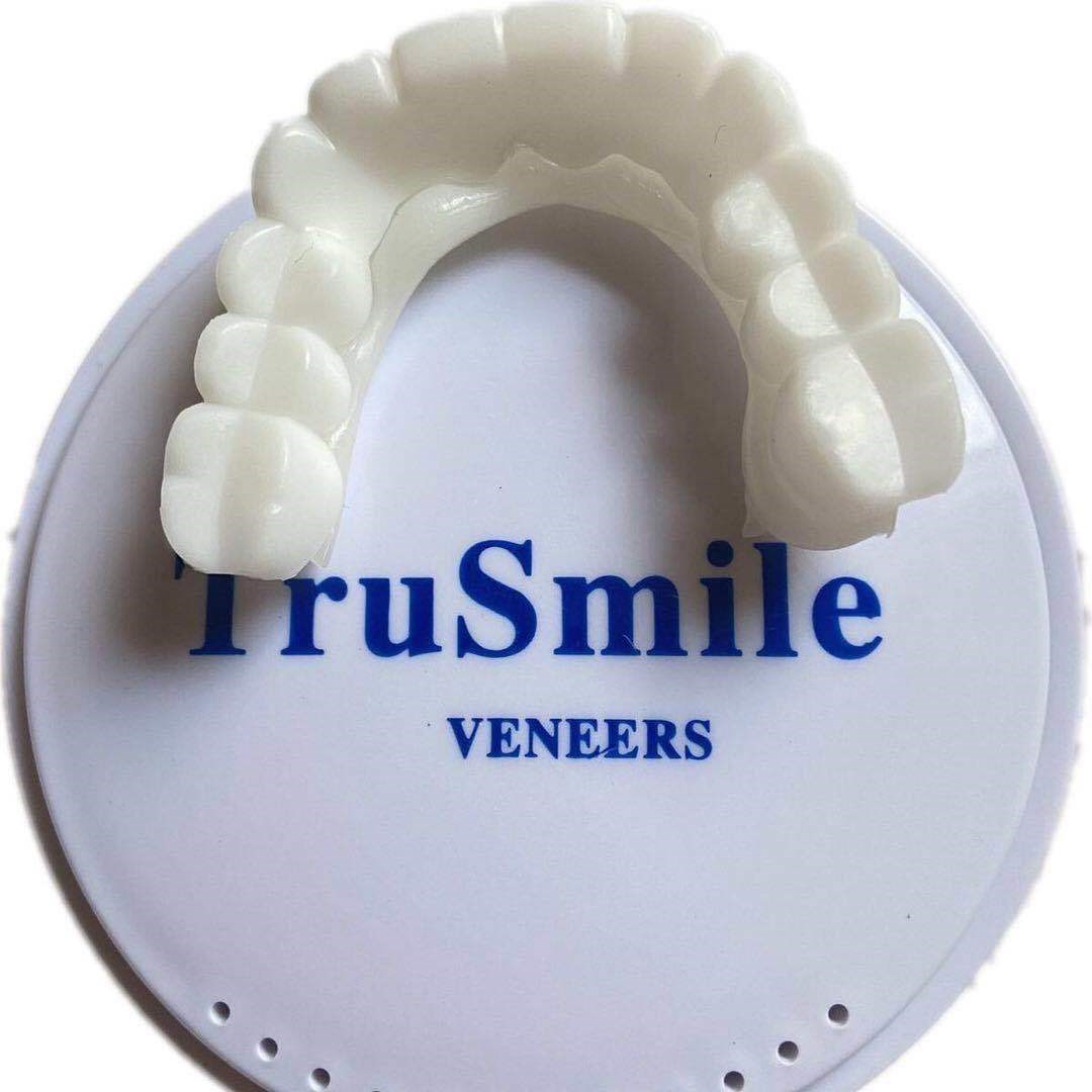 False tooth cover emulates the fourth generation of no-hole elderly dining theorizer male and female universal temporary covering to fill the door tooth