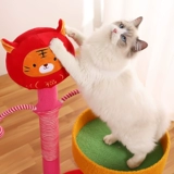 В год лазания тигровой кошки, кошачья кошачья кошачья кошачья полка кошка захватывает столб маленький меч -Платформа прыжков.