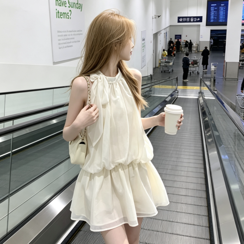 French-Style Elegant Halter Neck Dress for Women, Summer Sweet and Fairy-Like, Perfect for Petite Figures, Sleeveless, Waist-Cinching Short Dress French-Style Elegant Halter Neck Dress for Women, Summer Sweet and Fairy-Like, Perfect for Petite Figures, Sleeveless, Waist-Cinching Short Dress